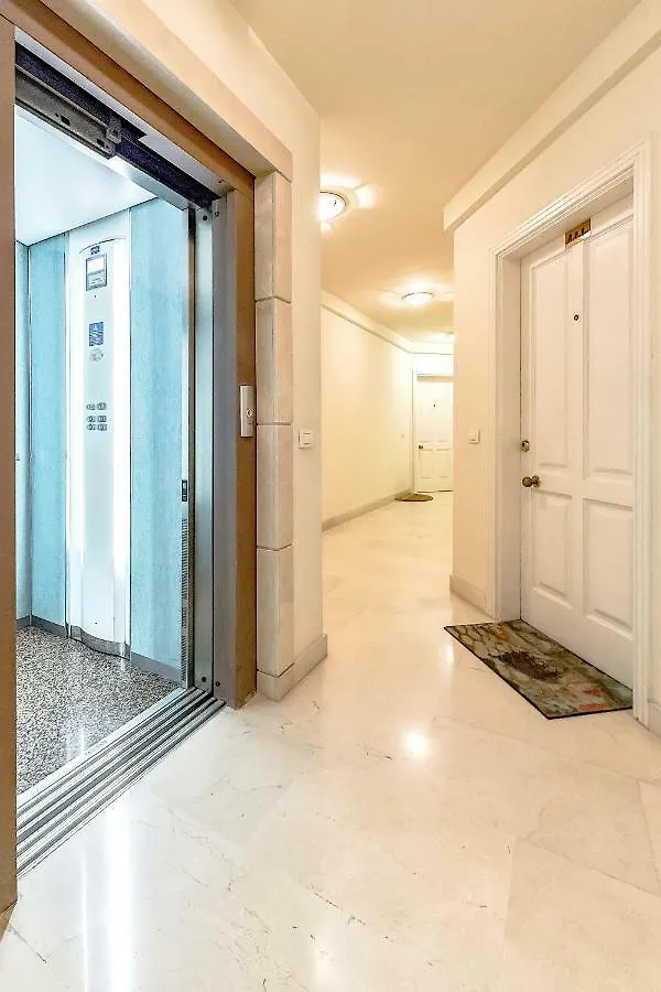 Apartment With Large Terrace In Terrazas Del Duque Адехе